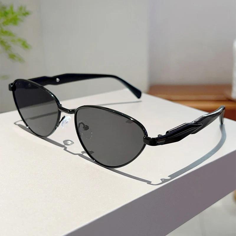 

GM LUMIAS Vintage Cat Eye Sunglasses Women New Fashion Metal Rim Gradient Multi-color Shades Trendy Luxury Design Sun Glasses as picture shows