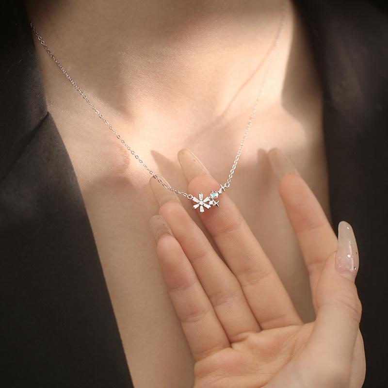 Mondstein Zirkon Blume Halskette Damen Leichter Luxus Süßes Mädchen Design Sinn Diamantbesetzt Schneeflocke Viereckiger Stern Schlüsselbeinkette