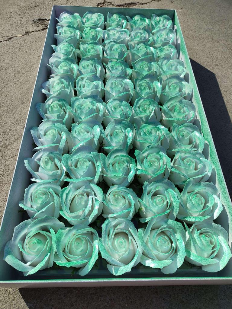 Eisblaue dreilagige Rosen-Seifenblume mit Basisstütze - DIY handgefertigte florale Materialien