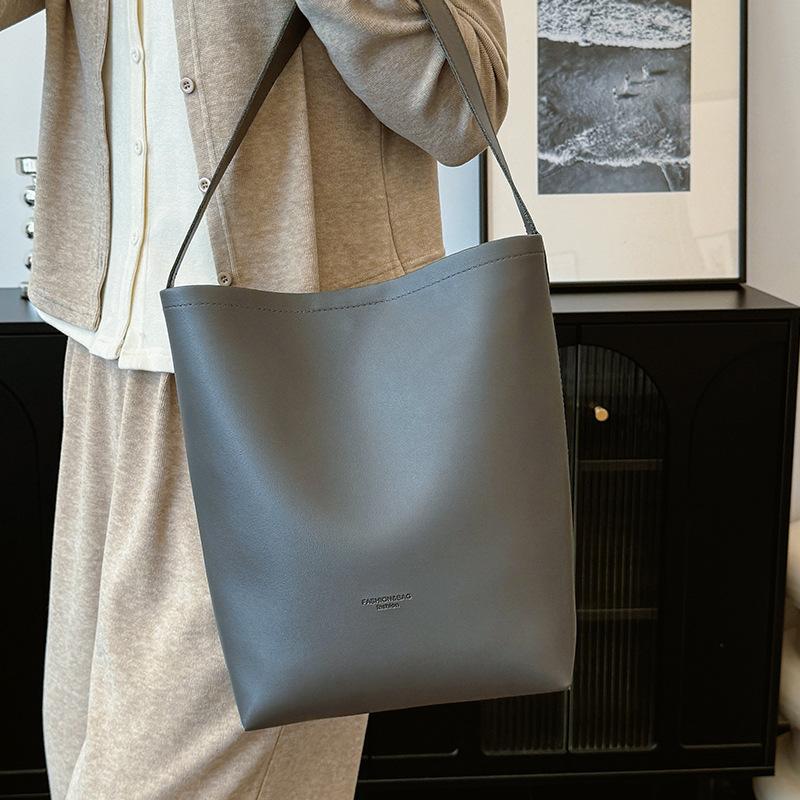 High-quality Tote Bag New Large-capacity Commuter Shoulder Bag for Women Retro Versatile Niche Bucket Bag