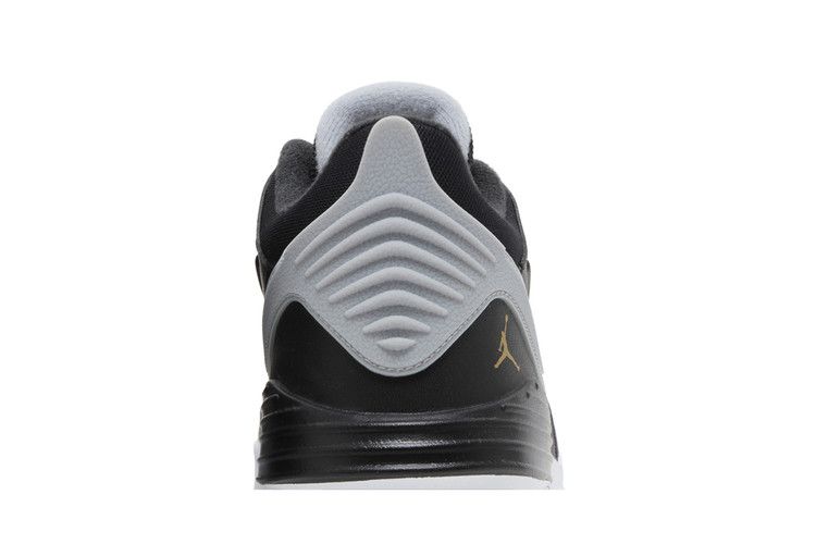 Air Jordan Max Aura 5 'Negro Dorado Metálico'