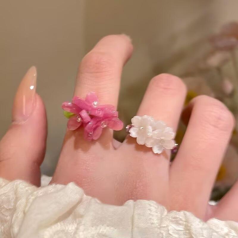 Fresh Simple Acrylic Wind Chime Flower Elastic Rings Hand Woven Glass Bead Stretchable Women's Ring Y2K Aesthetic Jewelry Gifts