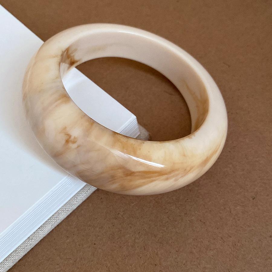 European and American Beige Irregular Geometric Resin Bracelet Light Luxury Temperament Bracelet Retro Exaggerated Jewelry Women