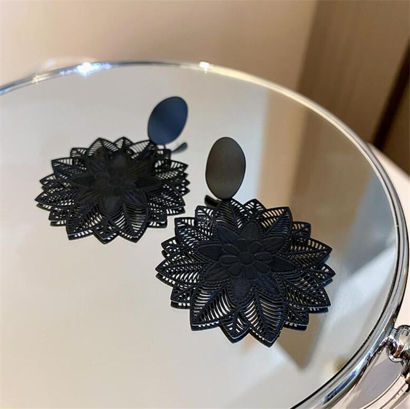 New Vintage Black Forest Flower Big Hollow Pattern Earrings For Women Korean Exaggerated Temperament Gothic Accessories Jewelry