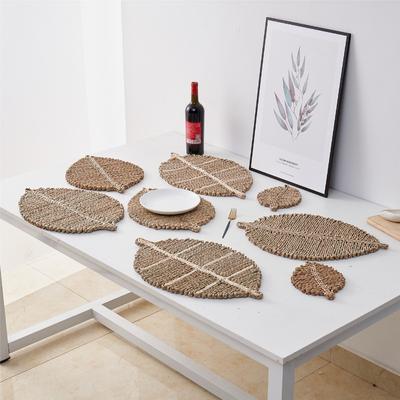 Scandinavian Leaf Placemat Hand-Woven Cattails Insulation Pad Home Simple Straw Dining Table Coasters