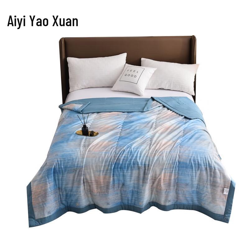 

All-Season Polyester Blend Quilt