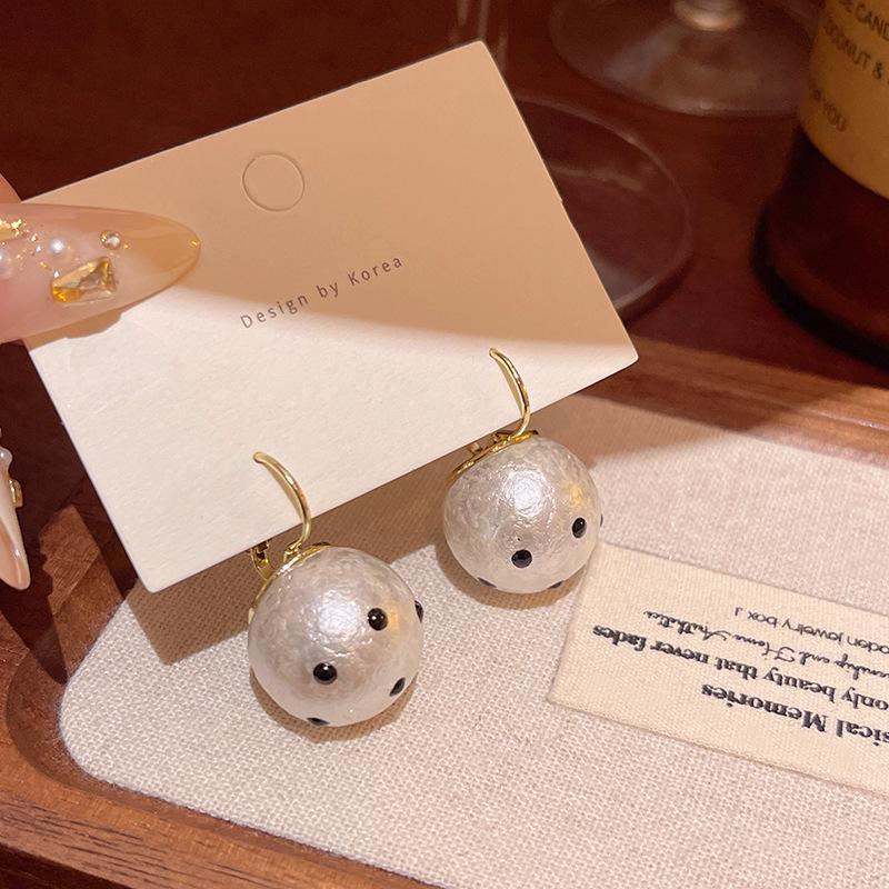 

Серьги с хлопковым жемчугом в черный и красный горошек для женщин 2024 года осень/зима - шикарные элитные украшения знаменитостей из Интернета A1928 чёрный