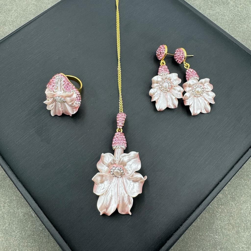 Shell Powder Embossed Jewelry Set with Baroque Pearls Exquisite Four-piece Set