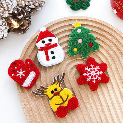 Christmas Brooch Embroidery Anti-rust Portable New Year Creative Decorate Long Lasting Cartoon Santa Claus