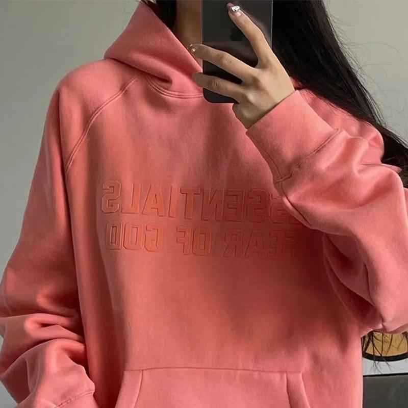 Fear of God Essentials Sudadera Unisex Cuello Redondo Relajado Con Estampado de Logo FW22 Rojo Coral FOG-FW22-096