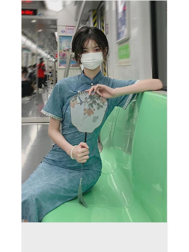 Chic Blue Cheongsam: Youthful Summer Elegance