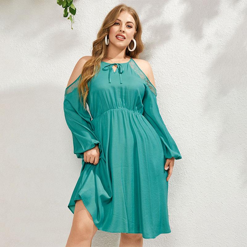 

Женское кружевное лоскутное платье миди с открытыми плечами и оборками