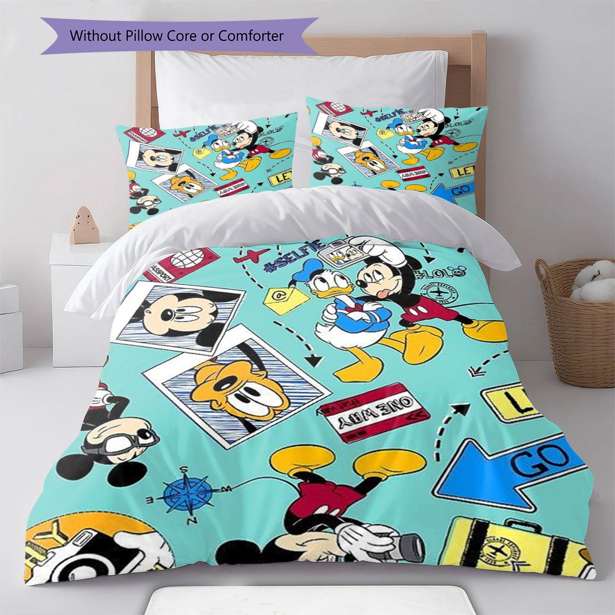 

Retro-chic Minnie Mouse Themed Print: The Perfect Choice for Decorating A Child s Bedroom. Comfortable and Warm Bedding Set. 135x200cm