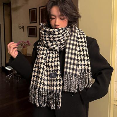 Ein neuer dicker karierter Schal aus Kunstkaschmir für Damen im Winter Ein warmer und vielseitiger Schal mit einem hochwertigen Gefühl und einem weichen und geschmeidigen Schal