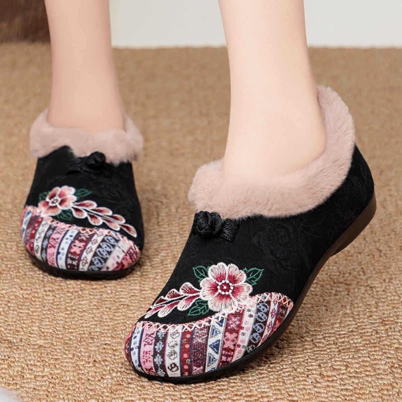 Women's Cotton Shoes with Added Fleece and Thickened Cotton Shoes, Casual Shoes, and Cotton Boots On One Foot