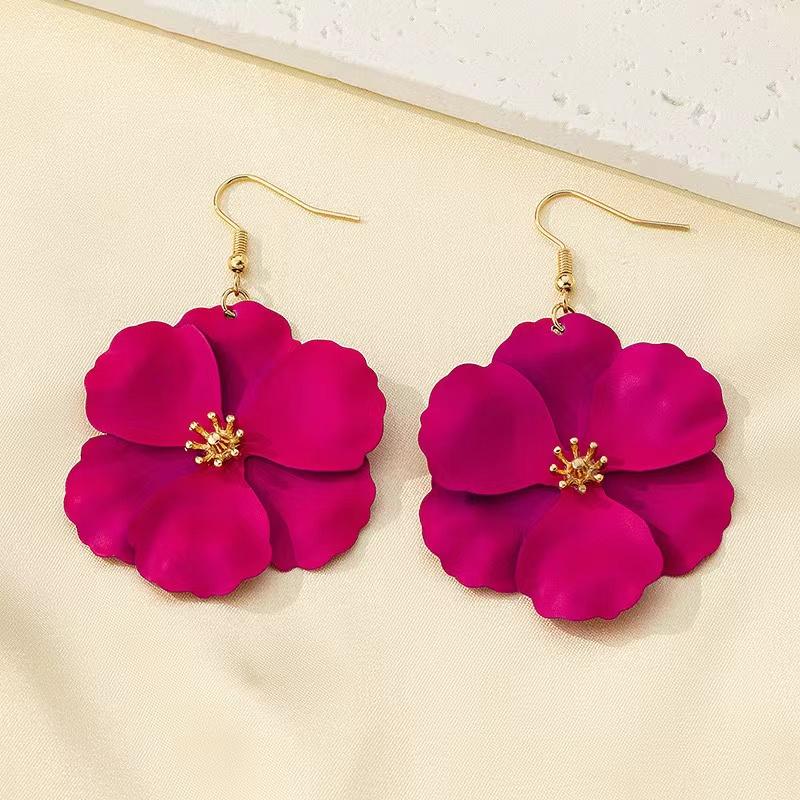 

A Fashionable and Luxurious Piece of Jewelry Suitable for Spring and Summer: Women s Floral Earrings розовый