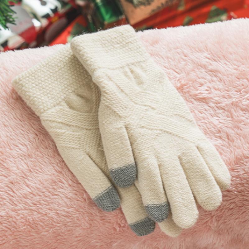 Daiso Oblique Pattern Knitted Gloves Ivory