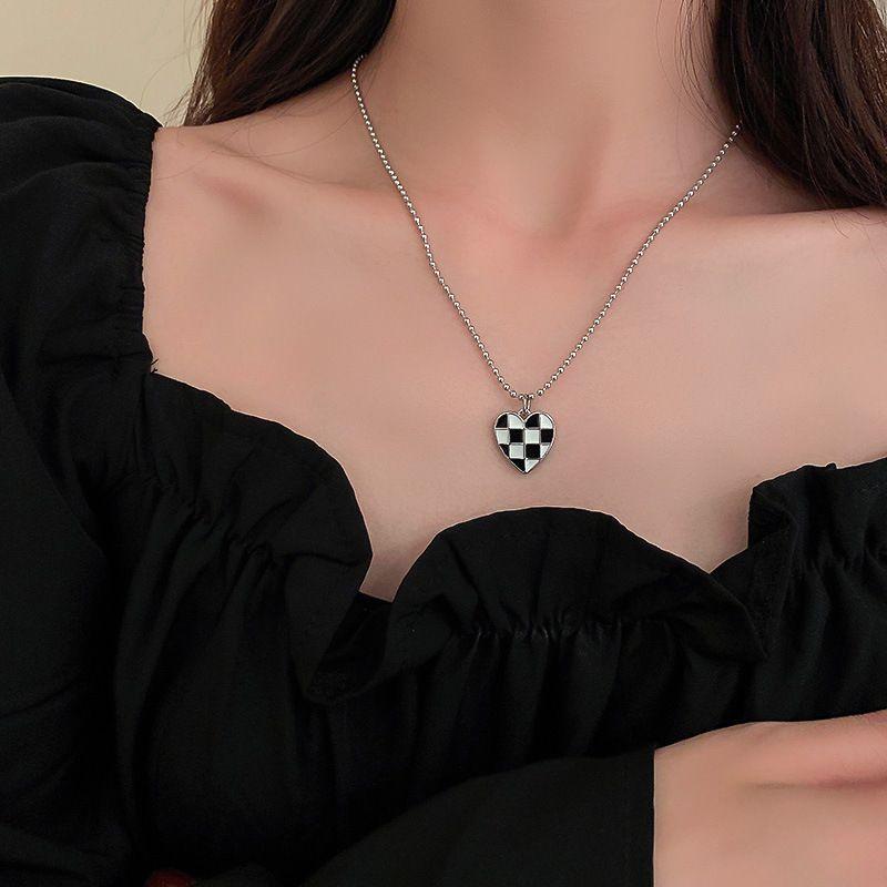 Broken silver crystal love pearl beaded necklace versatile collarbone chain color fashion accessories new wholesale