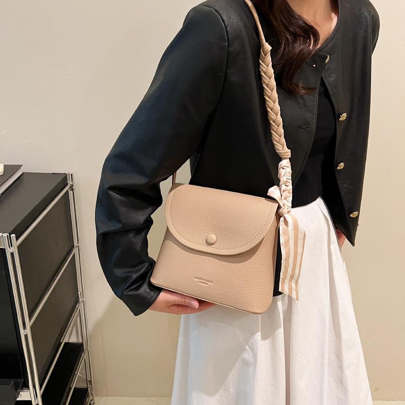 La nuova borsa semplice e popolare di quest'anno, la versatile borsa a tracolla da donna in pelle PU, borsa a tracolla con personalità e tendenza alla moda