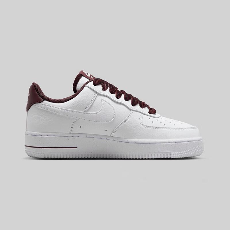 Nike Women's W Air Force 1 '07 Vintage Sneakers