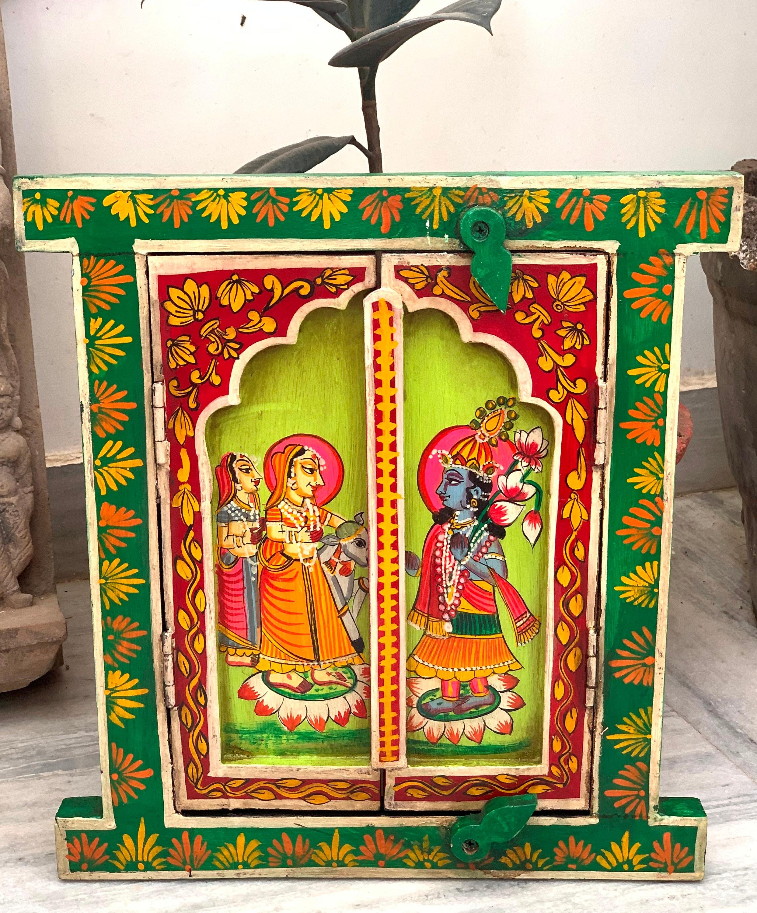 Ручная роспись Радха Кришна Деревянное Джарокха: Настенный декор в индийском стиле разноцветный