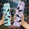 1 Stück Schwarzer Wildfisch-Flock 750ml Farbige Kunststoff-Wasserflasche Auslaufsicherer Klappdeckel mit Strohhalm Für Sport, Büro, Zuhause