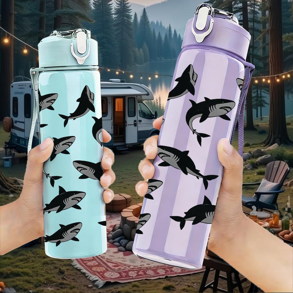 1 Stück Schwarzer Wildfisch-Flock 750ml Farbige Kunststoff-Wasserflasche Auslaufsicherer Klappdeckel mit Strohhalm Für Sport, Büro, Zuhause