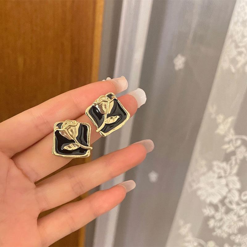 

Оформление: Французские ретро серьги-гвоздики «Роза» из серебра - Модный металлический дизайн цветка для женщин