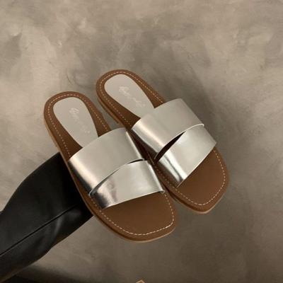 Internet Celebrity Flat-bottomed French Cool Slippers Women's Shoes Wear 2025 New Summer Retro Beach Seaside Roman Sandals