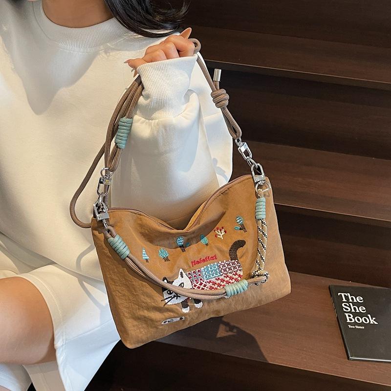 Heavy industry embroidery cat portable nylon bag women's leisure going out commuting messenger bag versatile shoulder bag