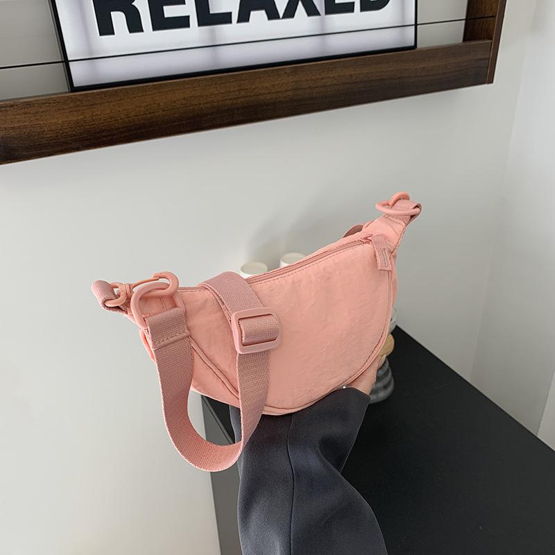 

Nylon Simple Dumpling Bag, Foreign Style Shoulder Messenger Bag, Fashion Trend, Large Capacity Mobile Phone Bag розовый