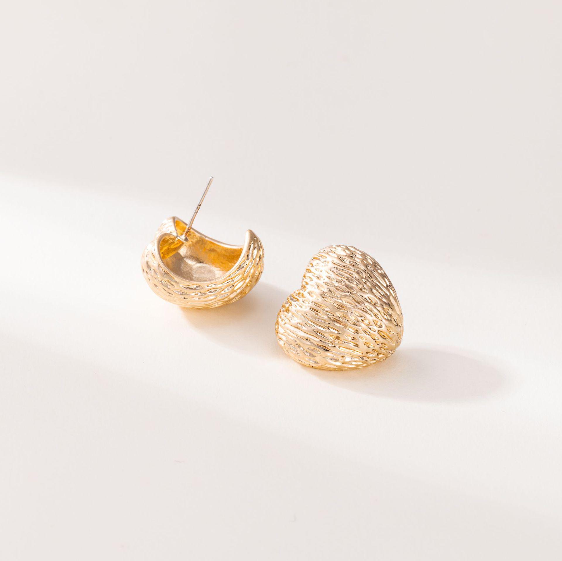 

Niche Pleated C-Shaped Earrings with Brushed Texture and 925 Silver Needle TE00515