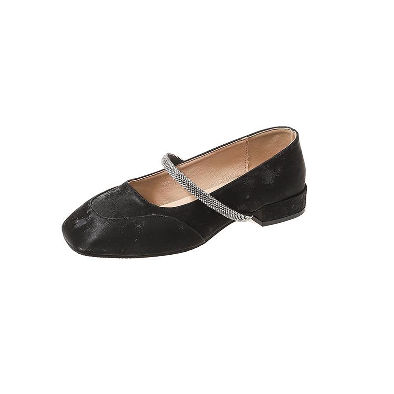 Retro Mary Jane shoes women's autumn new square head shallow mouth one-word buckle with fashionable low-heeled single shoes