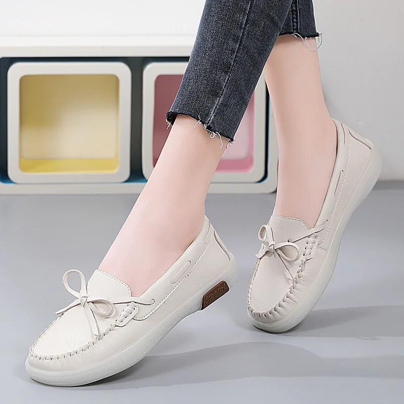 New Spring and Summer Hollow Flat Mother Shoes Women Casual Shoes Simple White Wear-resistant Women Sneakers