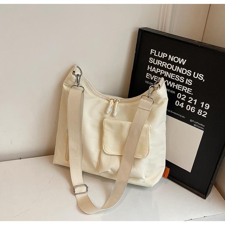 

2025 New Canvas Bag Female Mori Versatile Student Class Commuter School Bag Large Capacity Fashion Versatile Shoulder Bag