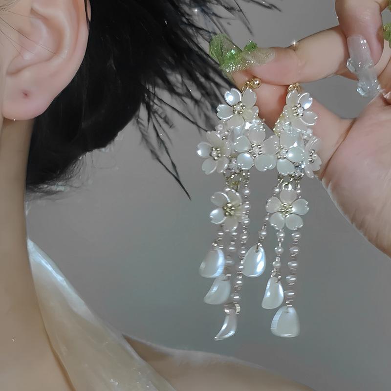 

Серьги-кисточки с жемчужными цветами, инкрустированные бриллиантами, нишевые серьги с темпераментом, нишевые модные серьги, женские серьги высокого класса