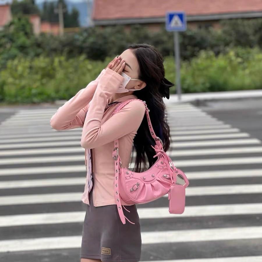 

2025 Women s Studded Crescent Shoulder Bag - Paris Motorcycle Style 25*7*15 cm