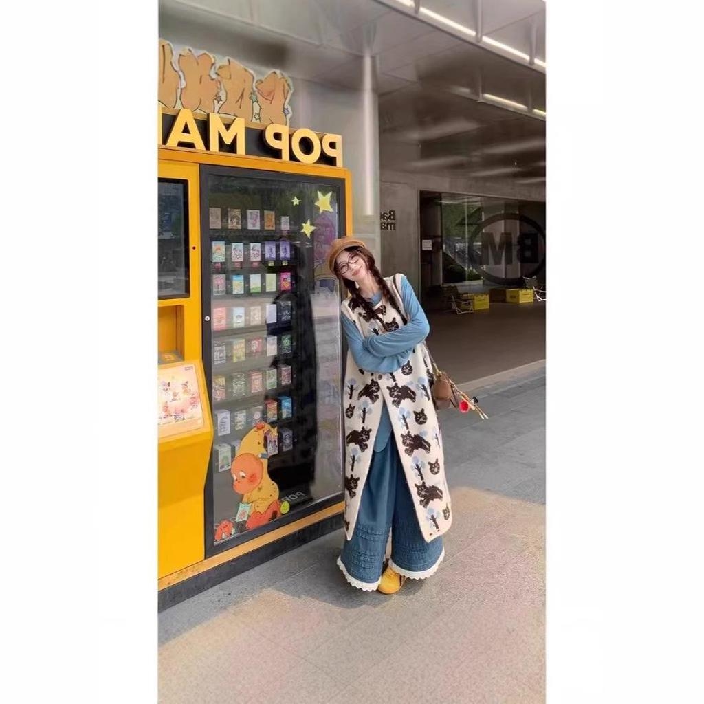 Costum de modă de toamnă pentru femei 2024: Vestă stratificată, Cămașă cu dantelă la bază, Pantaloni denim cu picior larg