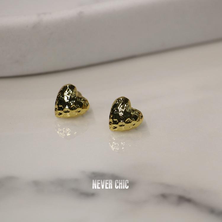 

French Heart-shaped Hammered Face Stud Earrings - Retro Style, Simple Niche Design