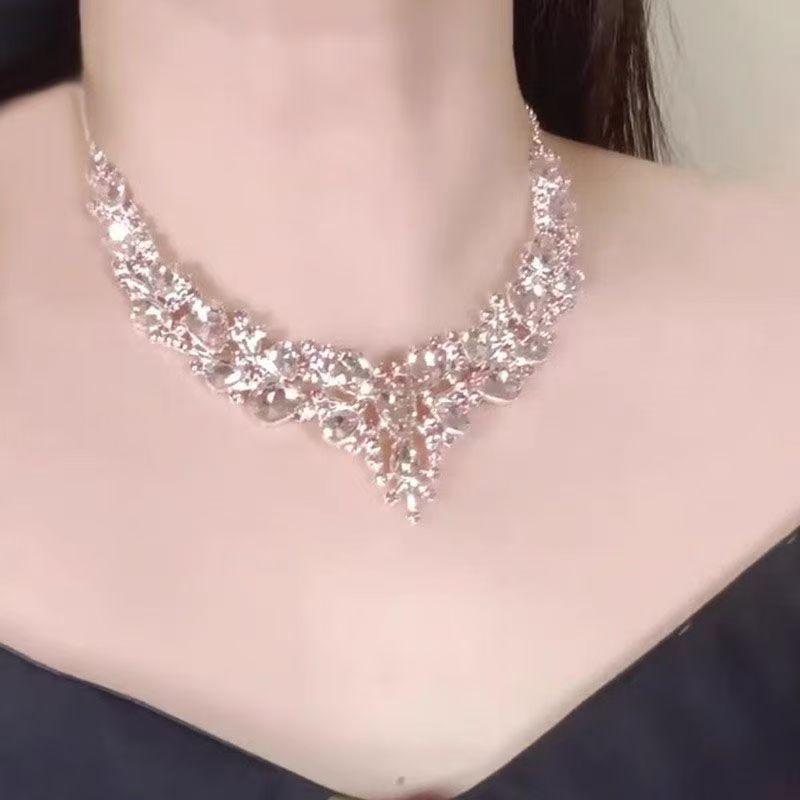 Teardrop Flower Pendant Necklace: Diamond-Studded, Retro-Style, Luxury Clavicle Chain for Women