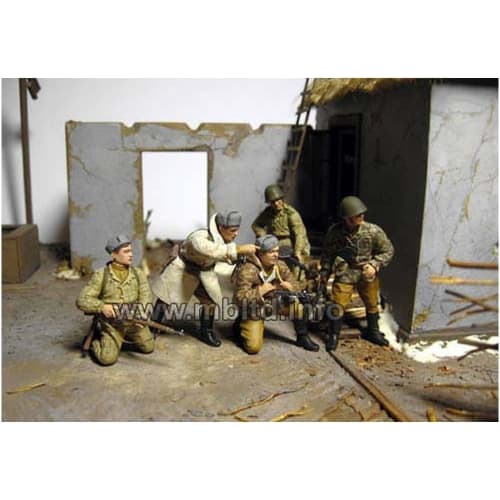 Master Box 1/35 Scale Soviet Infantry Commemorative Photo Shoot, Winter 1944, 5-Piece Set, Plastic Model Kit MB35029