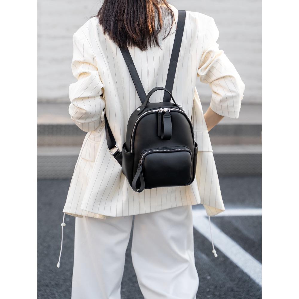 

Простой кожаный маленький рюкзак женский рюкзак для поездок легкая дорожная сумка чёрный