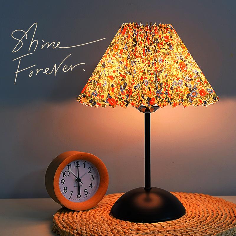 Nordic Bedroom Bedside Desk Lamp Home Fabric Lampshade Dining Bar Table Lamps USB Pleated Atmosphere Light Indoor Decoration