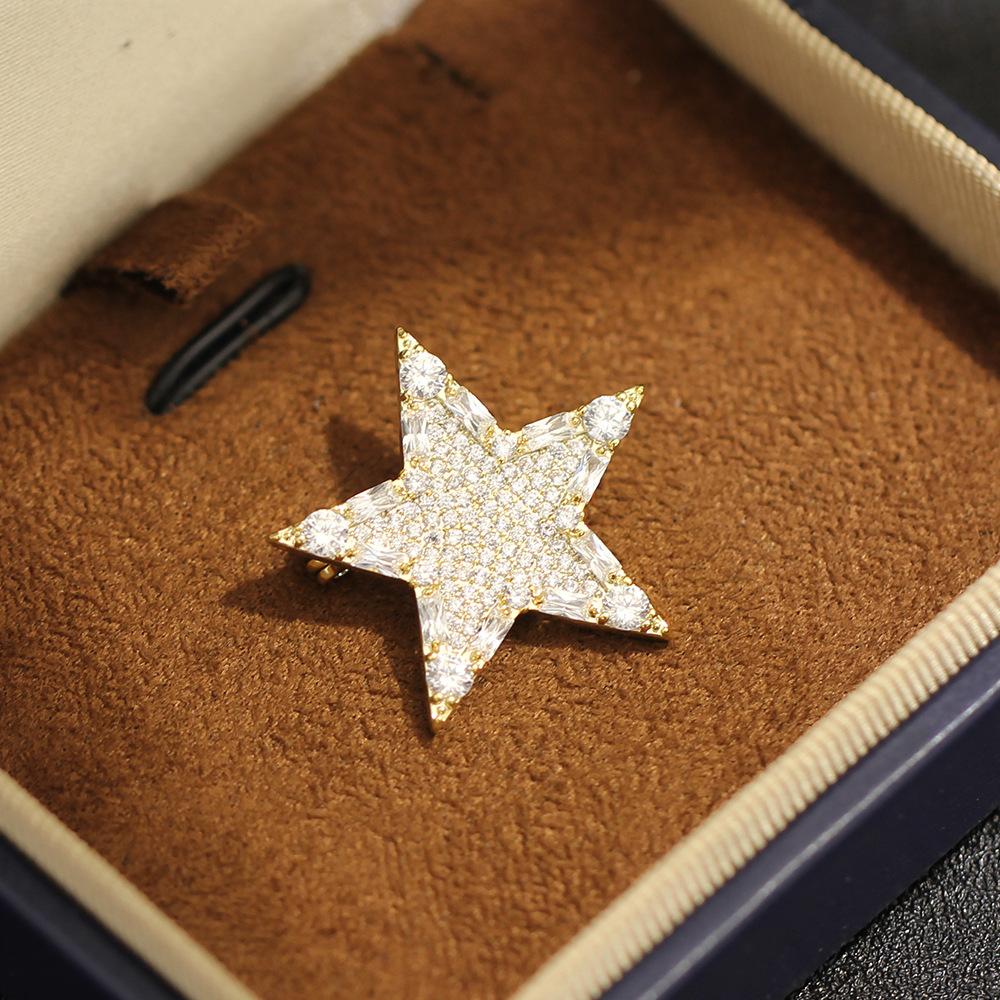 The New Product Is Exquisite and Compact, Full of Diamonds, Golden Five-pointed Star Brooch, Versatile, Simple and Versatile Star Small Pin, Collar Pi