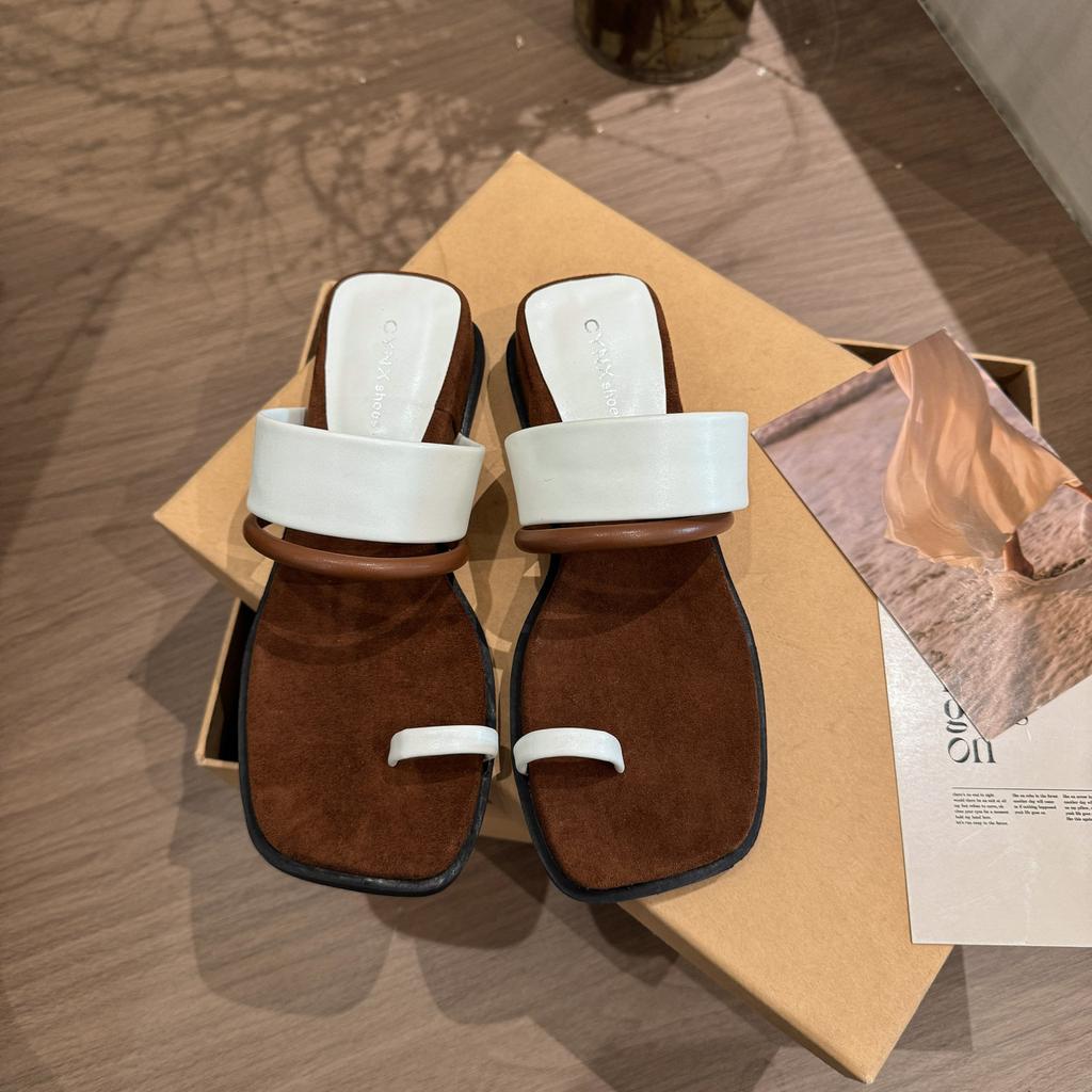 French niche design set toe slippers women's 2025 summer wear seaside beach word with open toe cool slippers