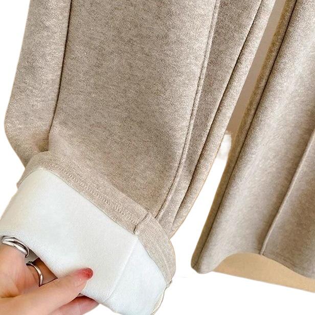 Dámská fleecem podšitá ležérní sportovní souprava - Mikina s kapucí a kalhoty se širokými nohavicemi, Kolekce podzim/zima 2025.