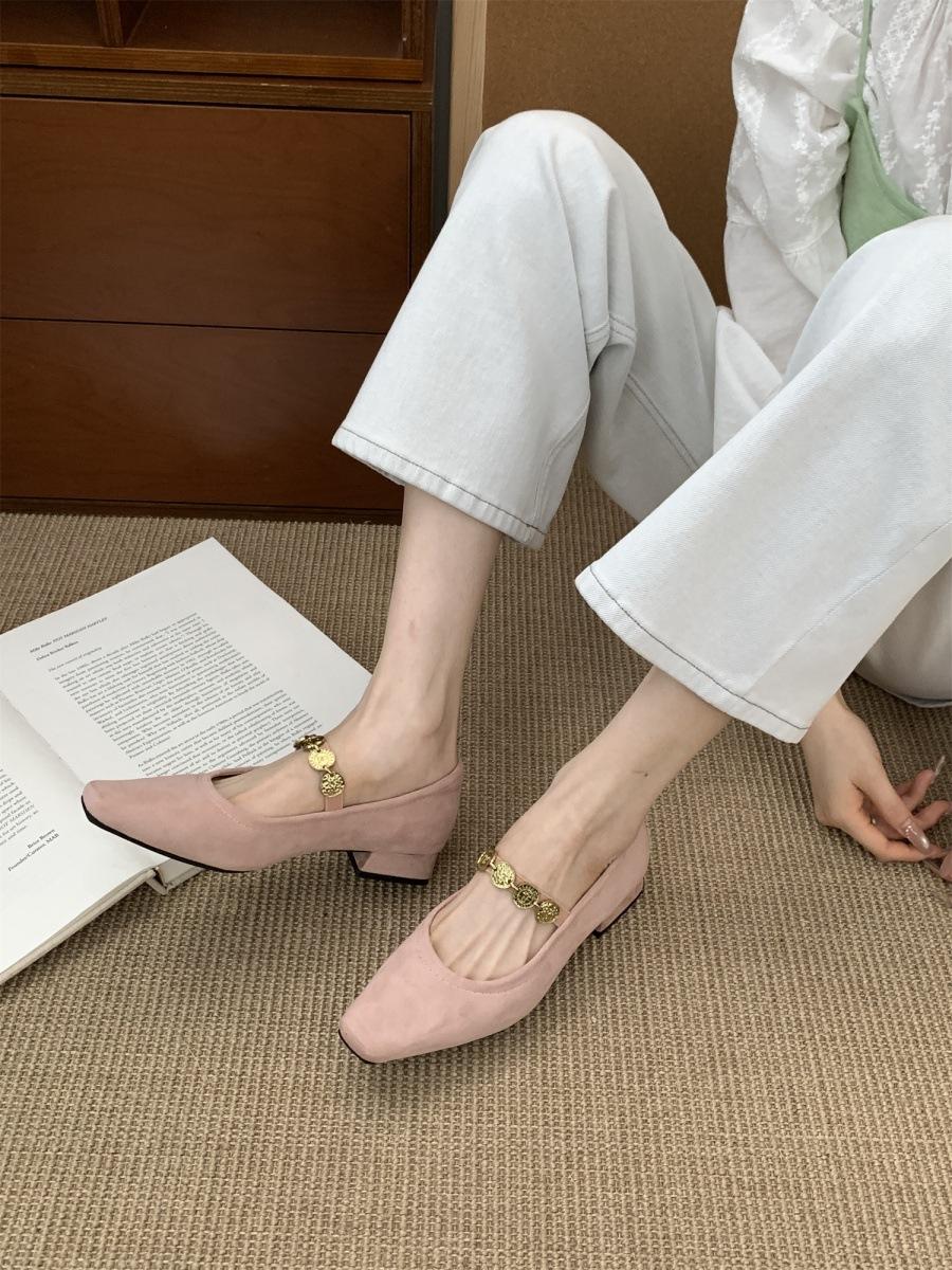 

Французские ретро нежные туфли-лодочки на низком каблуке 2025 квадратный носок замша поздний вечерний ветер туфли бабушки металлическая пряжка туфли Мэри Джейн 39 розовый