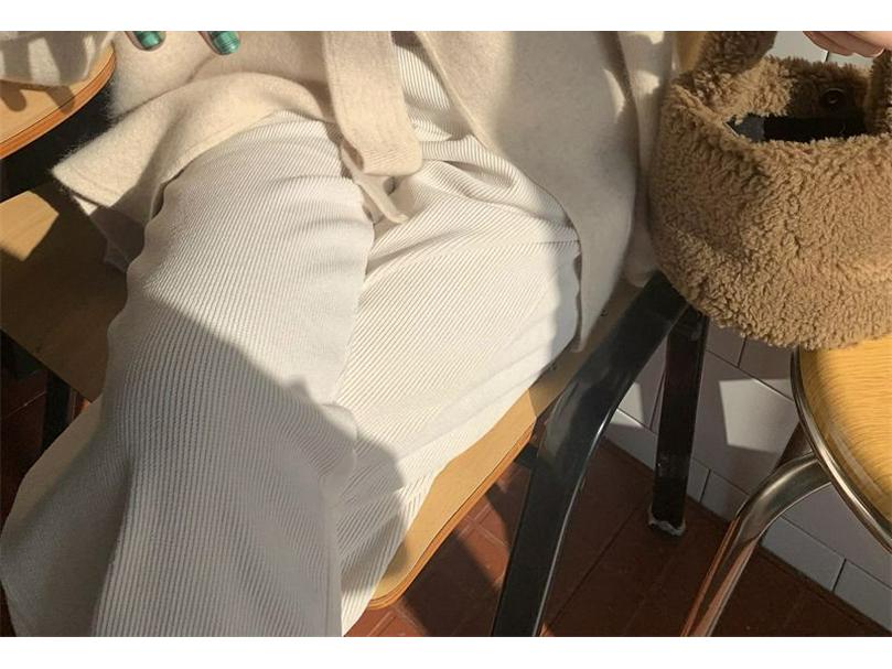 Stylish Women's V-Neck Knit Cardigan: Spring Lazy Style Sweater Coat with Thickened Inner Layer