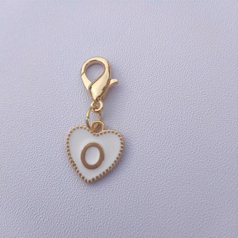 Hetsäljande 26 engelska bokstäver vit dubbelsidig persikohjärta nyckelring hjärtformad legeringsaccessoarprydnad