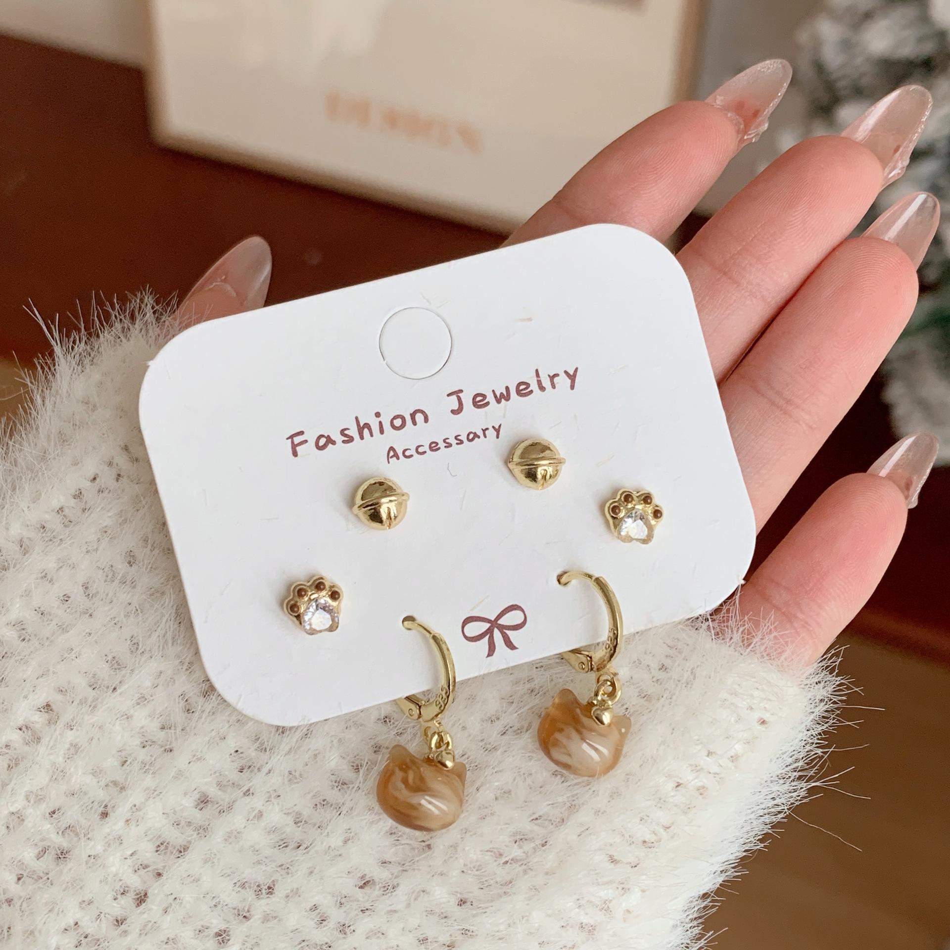 

Серьги-колокольчики в виде янтарных кошек: Симпатичный дизайн из серебряной иглы из смолы для женщин